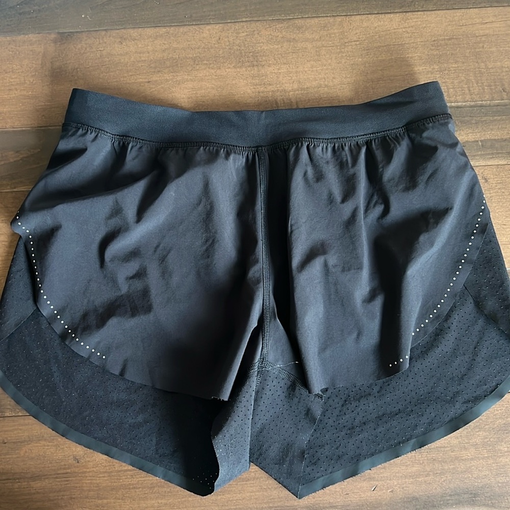 Ike new Lululemon Fast and Free High Rise Reflextive Short - size 8